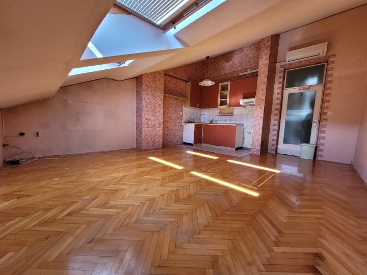 Škurinje - klasični trosobni - 53 m2