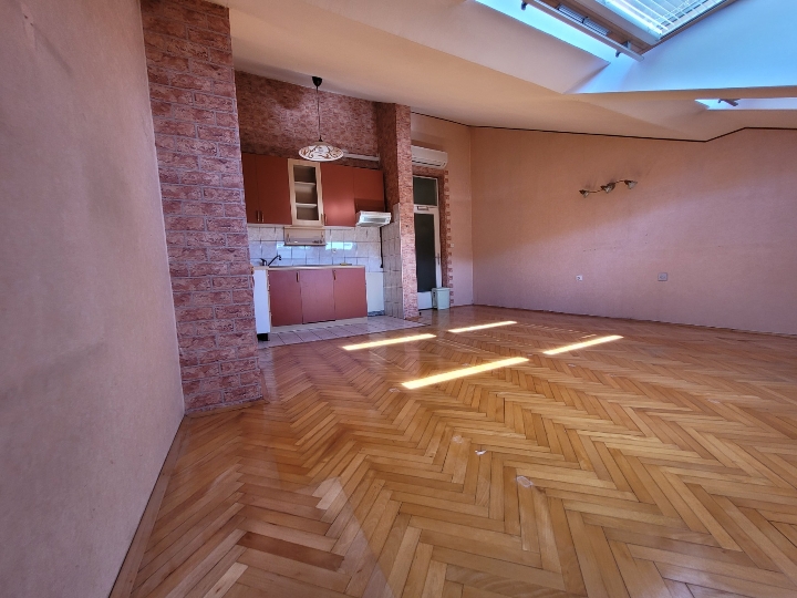 Škurinje - klasični trosobni - 53 m2