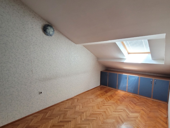 Škurinje - klasični trosobni - 53 m2