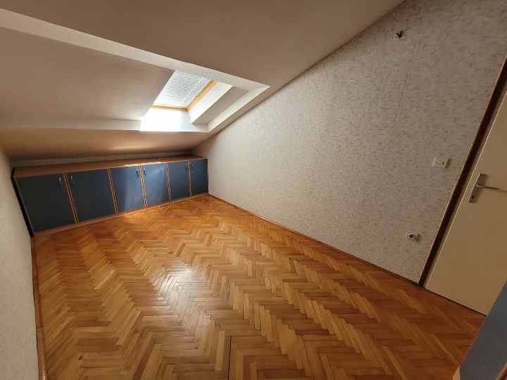 Škurinje - klasični trosobni - 53 m2