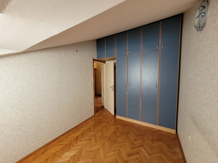 Škurinje - klasični trosobni - 53 m2