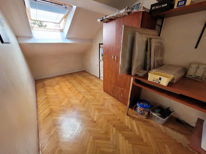 Škurinje - klasični trosobni - 53 m2