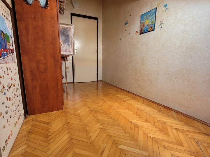 Škurinje - klasični trosobni - 53 m2