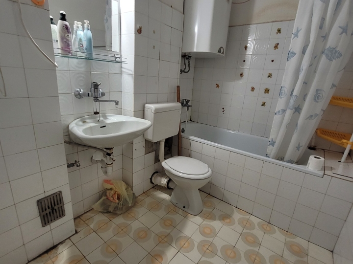 Škurinje - klasični trosobni - 53 m2