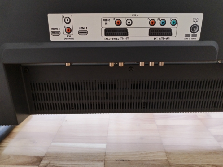 Philips odličan 37" LCD, priključci