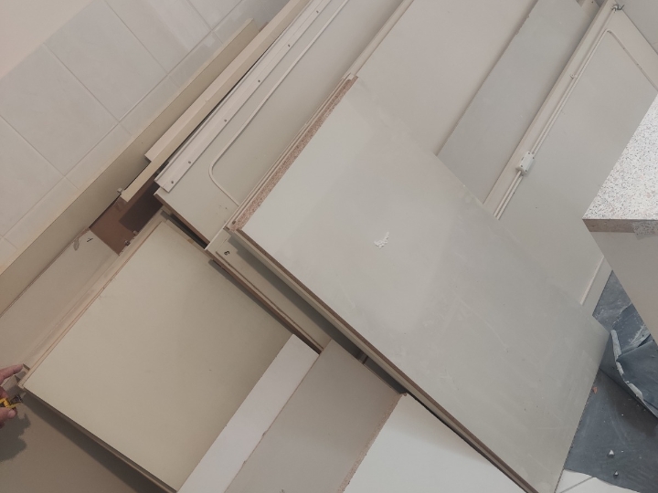 Poklanjam peterokrilni ormar