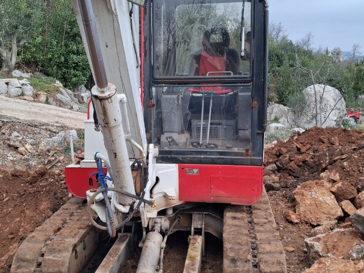 Bager Takeuschi 5 tona, 23.000 €