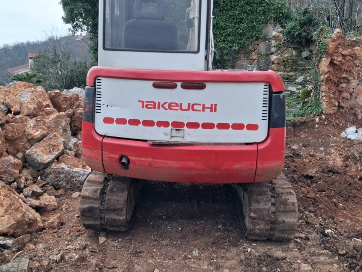 Bager Takeuschi 5 tona, 23.000 €