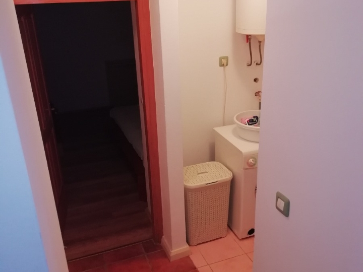 Dvosobni stan za sezonu, Novalja