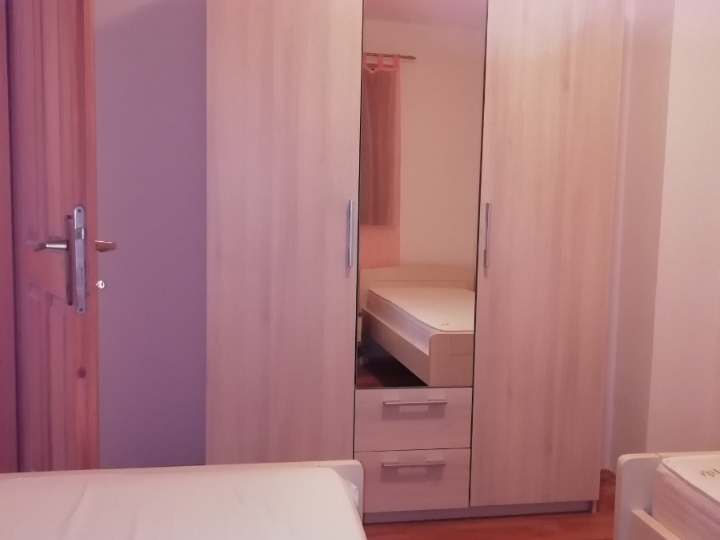 Dvosobni stan za sezonu, Novalja