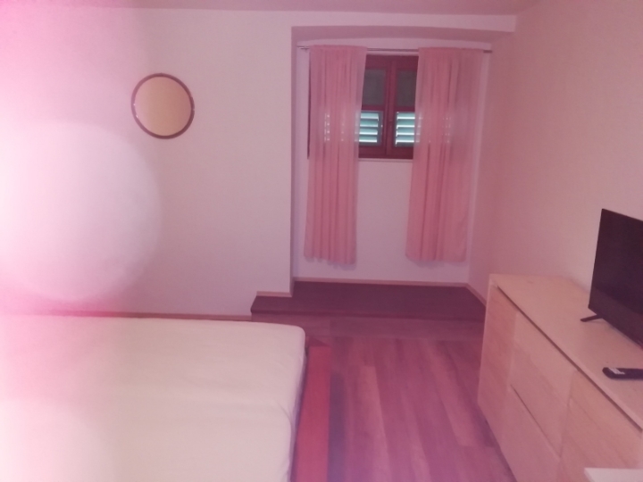 Dvosobni stan za sezonu, Novalja