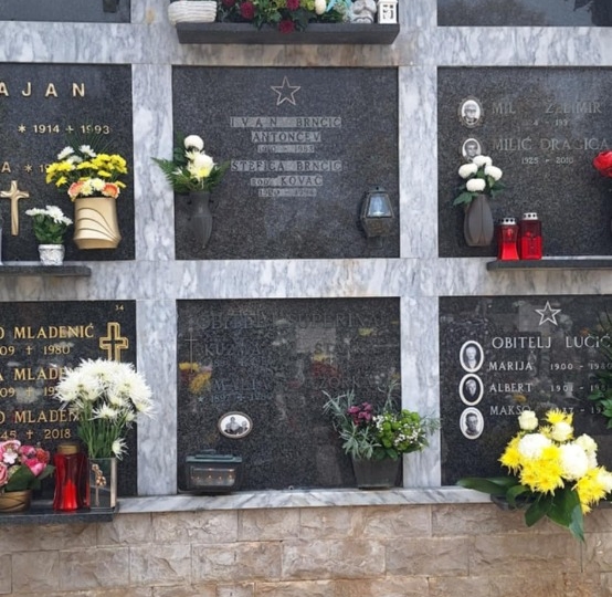 Viškovo, četverostruka grobna niša