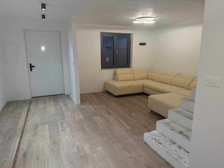 Kastav, Ćikovići – kuća u nizu 120 m²