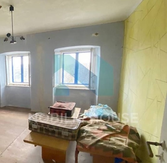 Kuću za adaptaciju prodajem