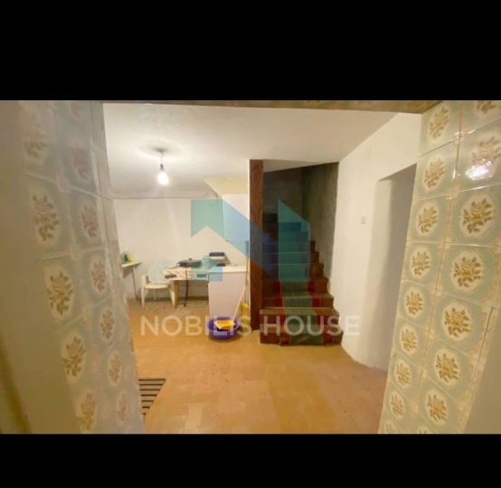 Kuću za adaptaciju prodajem