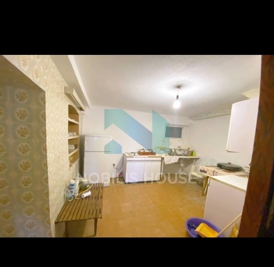 Kuću za adaptaciju prodajem