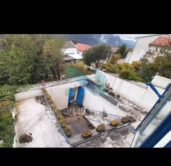 Kuću za adaptaciju prodajem