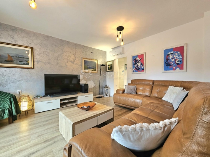 73m2 novoadaptiranog stana u centru na 200m do mora