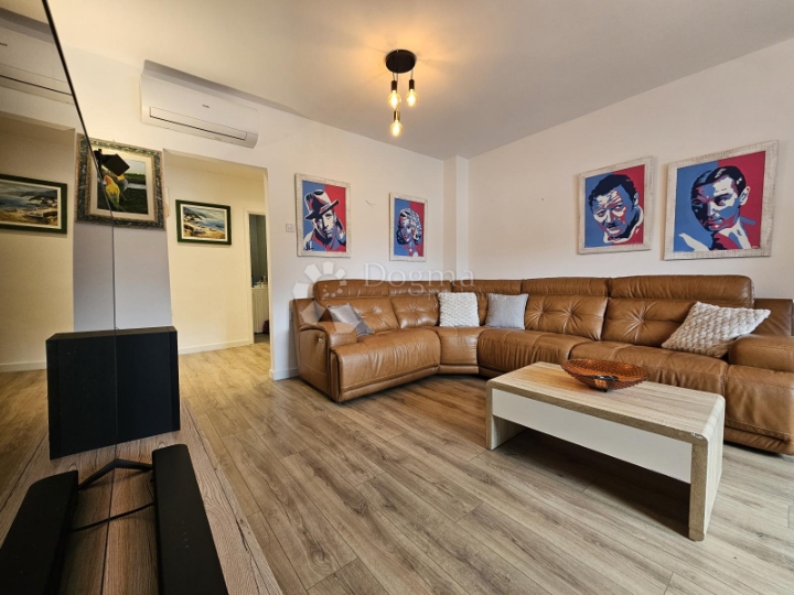 73m2 novoadaptiranog stana u centru na 200m do mora