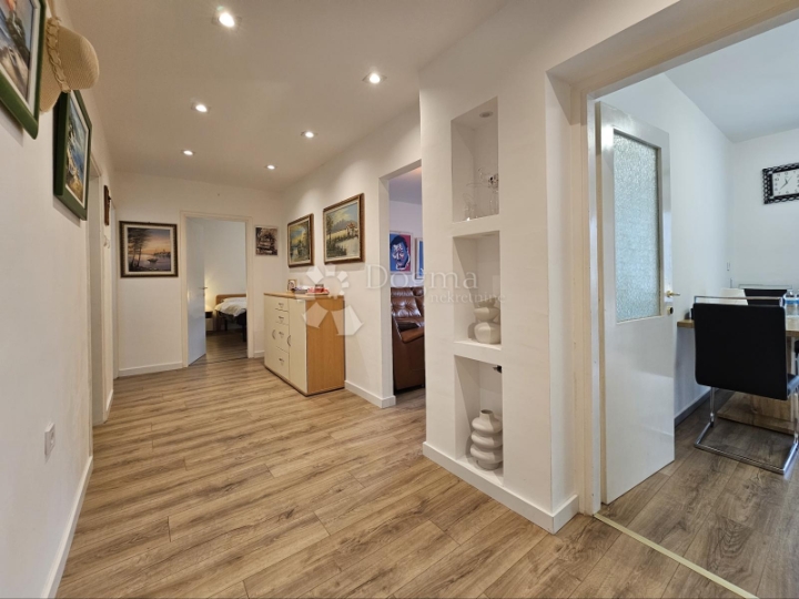 73m2 novoadaptiranog stana u centru na 200m do mora