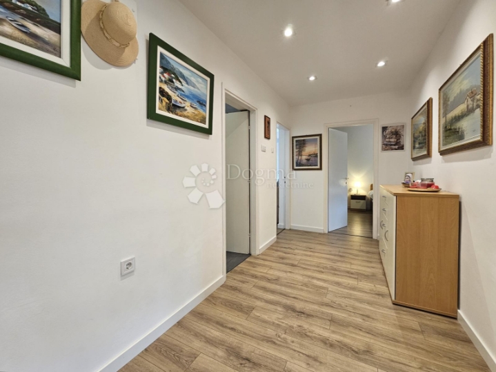 73m2 novoadaptiranog stana u centru na 200m do mora