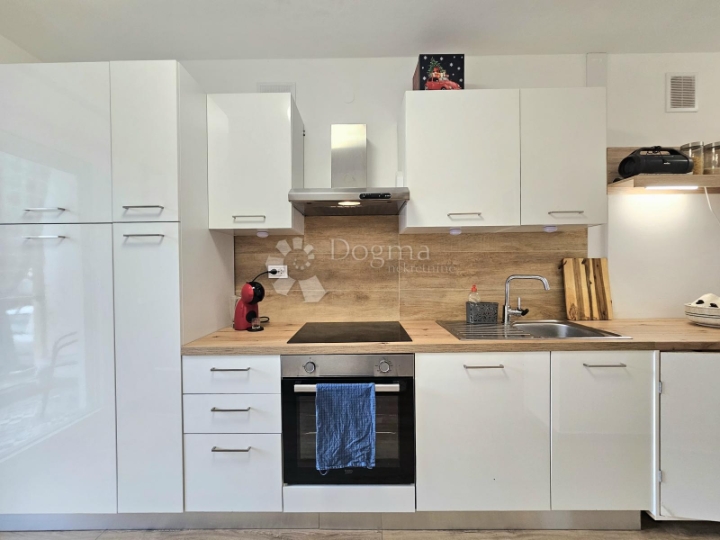 73m2 novoadaptiranog stana u centru na 200m do mora