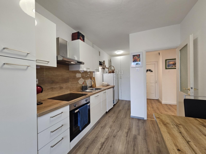 73m2 novoadaptiranog stana u centru na 200m do mora