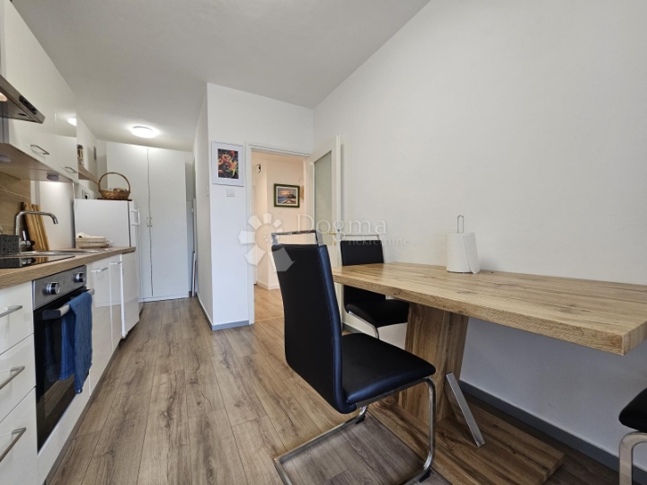 73m2 novoadaptiranog stana u centru na 200m do mora