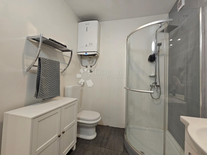 73m2 novoadaptiranog stana u centru na 200m do mora