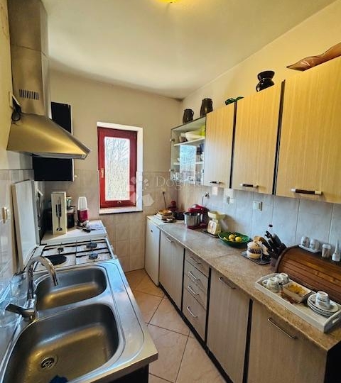 Viškovo - samostojeća kuća s okućnicom