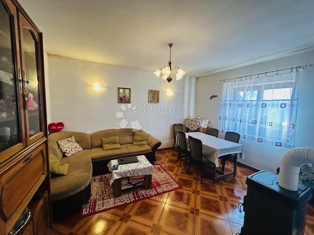 Viškovo - samostojeća kuća s okućnicom