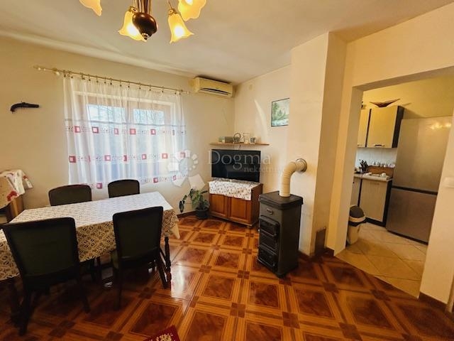 Viškovo - samostojeća kuća s okućnicom