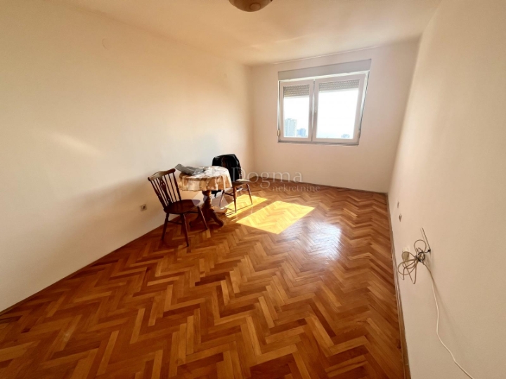 Garsonijera na traženoj lokaciji okupana suncem