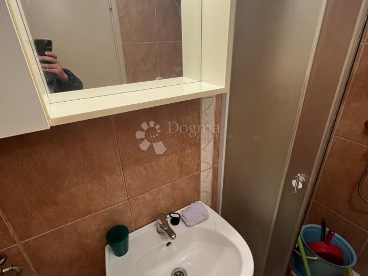 Garsonijera na traženoj lokaciji okupana suncem