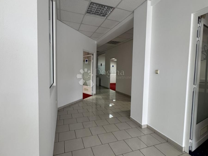 Uredski PP, 324 m2, prizemlje, atraktivna poslovna lokacija