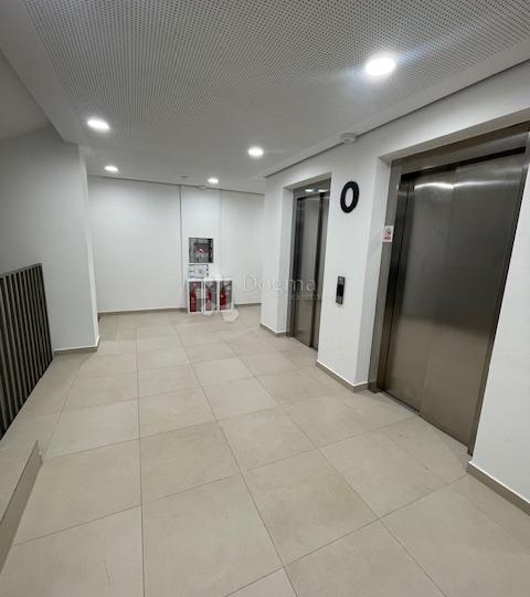 Kantrida, novogradnja s parkirnim mjestom i pogledom