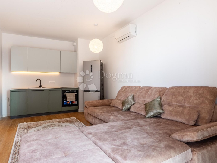 Kantrida, novogradnja s parkirnim mjestom i pogledom