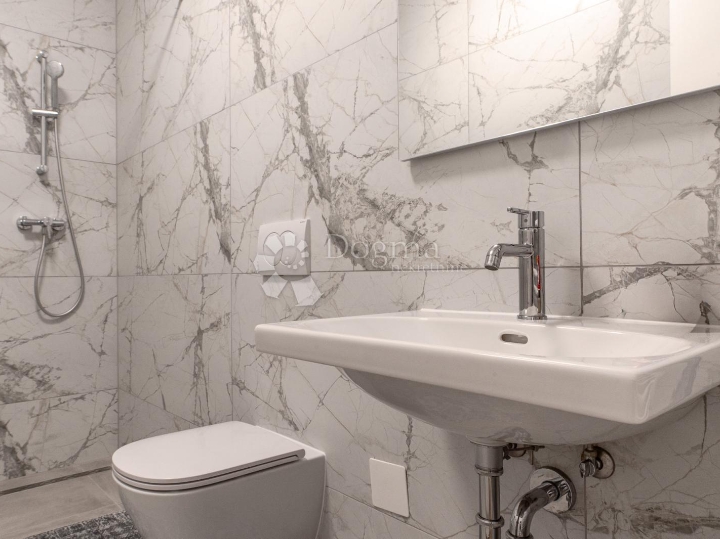 Kantrida, novogradnja s parkirnim mjestom i pogledom