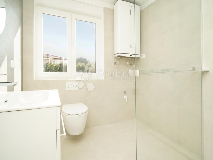 Poreč (okolica) - dvoetažni stan sa 3S i pogledom na more