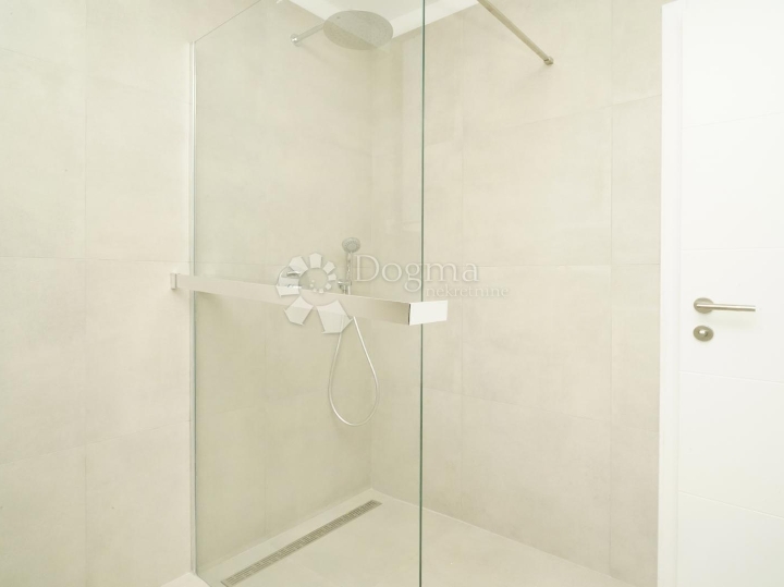 Poreč (okolica) - dvoetažni stan sa 3S i pogledom na more