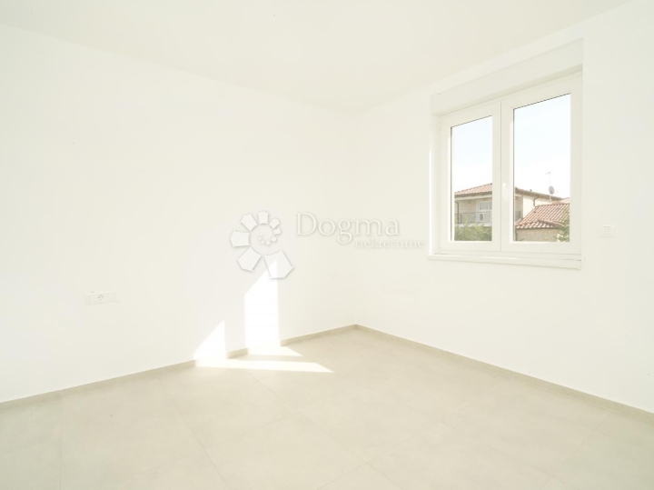 Poreč (okolica) - dvoetažni stan sa 3S i pogledom na more