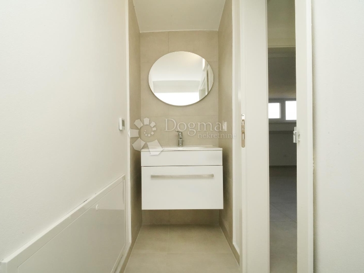 Poreč (okolica) - dvoetažni stan sa 3S i pogledom na more