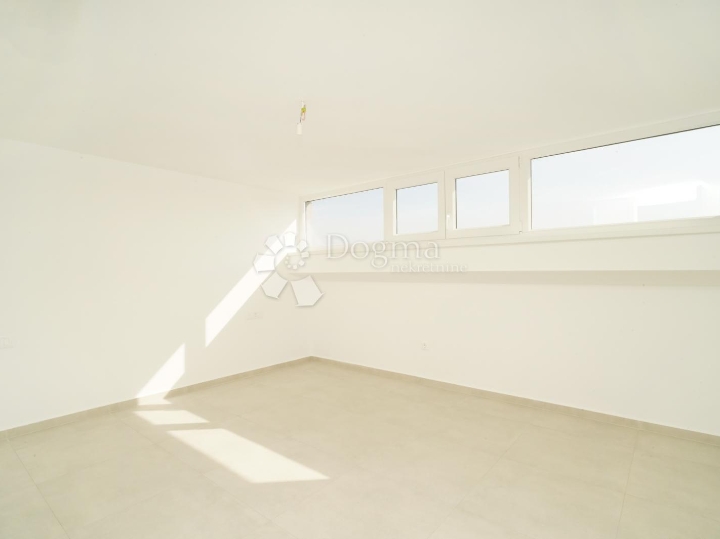 Poreč (okolica) - dvoetažni stan sa 3S i pogledom na more