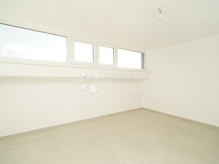 Poreč (okolica) - dvoetažni stan sa 3S i pogledom na more