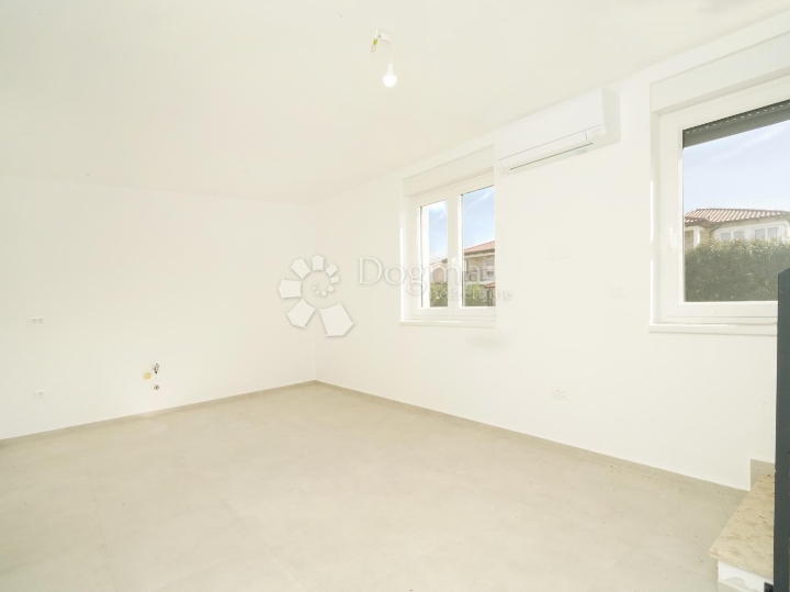 Poreč (okolica) - dvoetažni stan sa 3S i velikom terasom