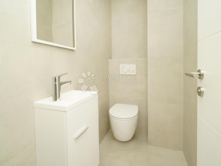 Poreč (okolica) - dvoetažni stan sa 3S i velikom terasom