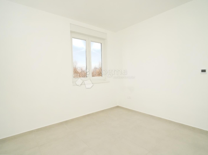 Poreč (okolica) - dvoetažni stan sa 3S i velikom terasom