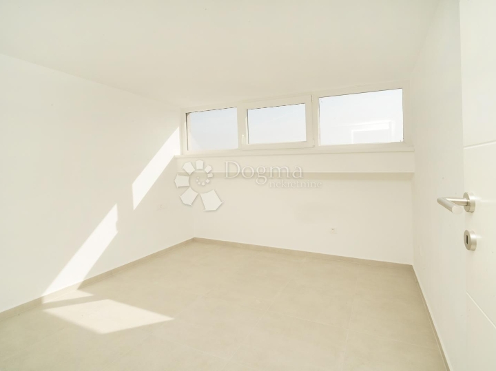 Poreč (okolica) - dvoetažni stan sa 3S i velikom terasom