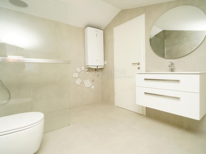 Poreč (okolica) - dvoetažni stan sa 3S i velikom terasom