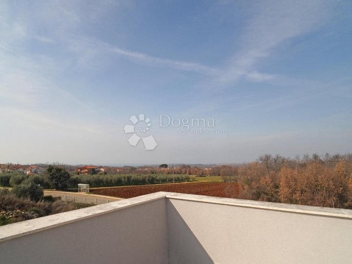 Poreč (okolica) - dvoetažni stan sa 3S i velikom terasom